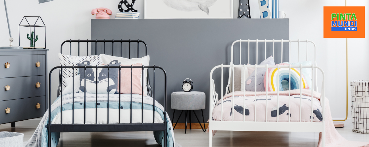 Chega de briga! Pintura das paredes e objetos delimitam espaço e decoram com estilo o quarto dividido por irmãos